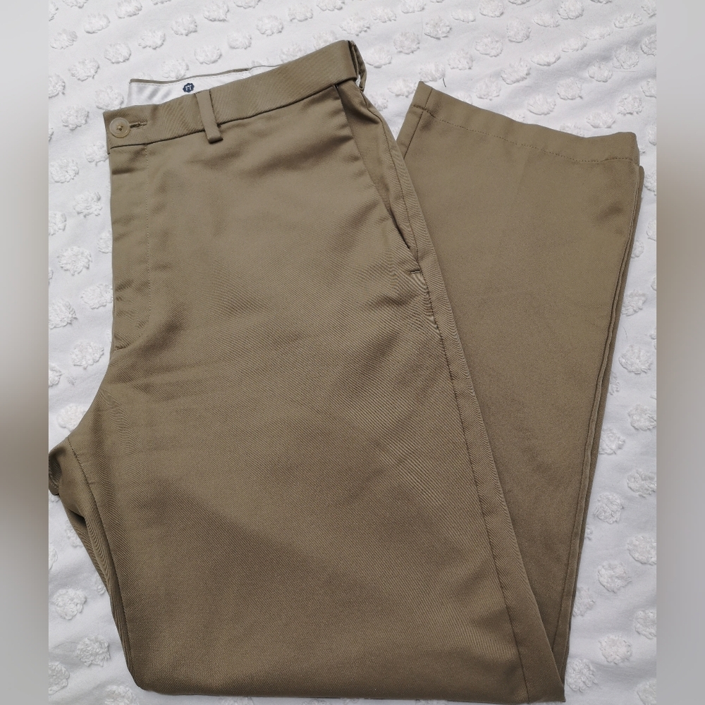 Haggar Men's Tan Classic Fit Cool 18 Size 36 x 31